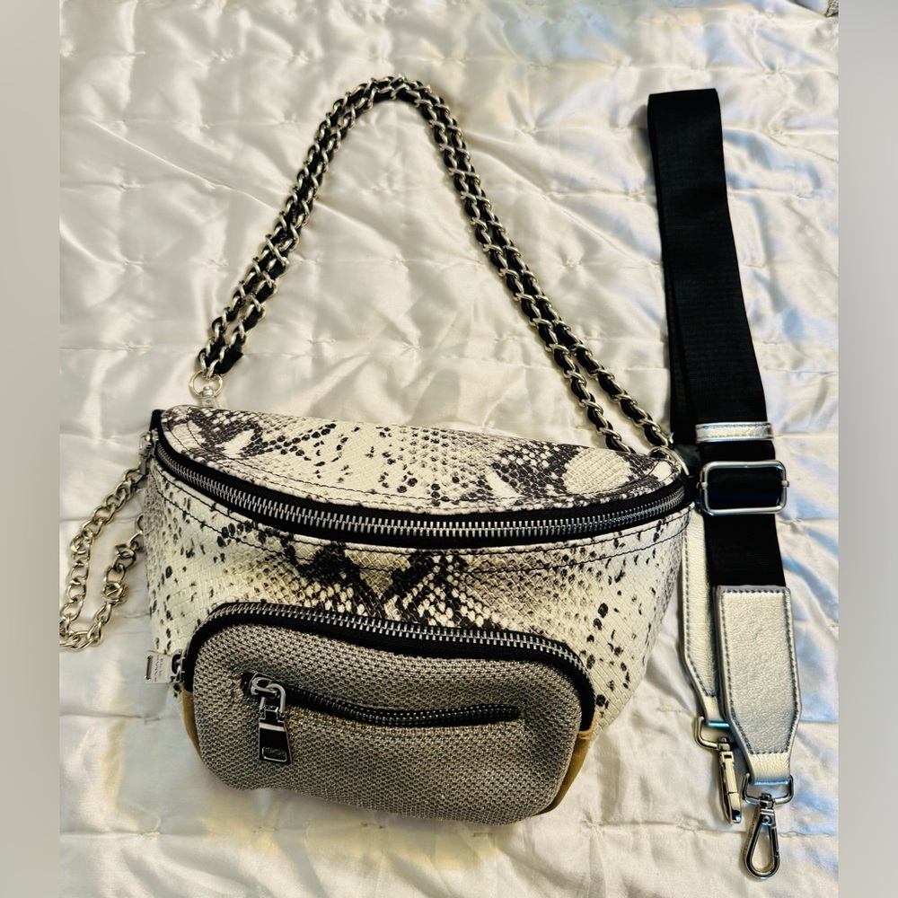 Steve Madden Snake Print Shoulder / Belt Bag in Black and Cream NWOT - Picture 14 of 15